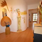 كارينا، مارتن، مايكل&سيسي شقة